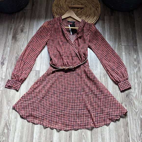 NWT (UK 8 / S) - ATMOSPHERE Surplice Retro Print Dress - Picture 1 of 14